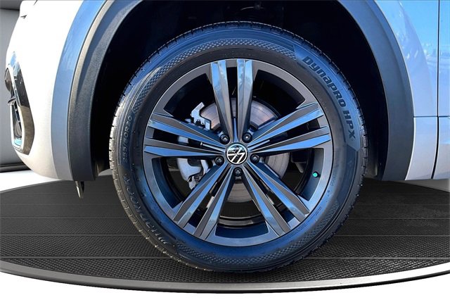 Used 2022 Volkswagen Atlas Cross Sport SEL R-Line image 34