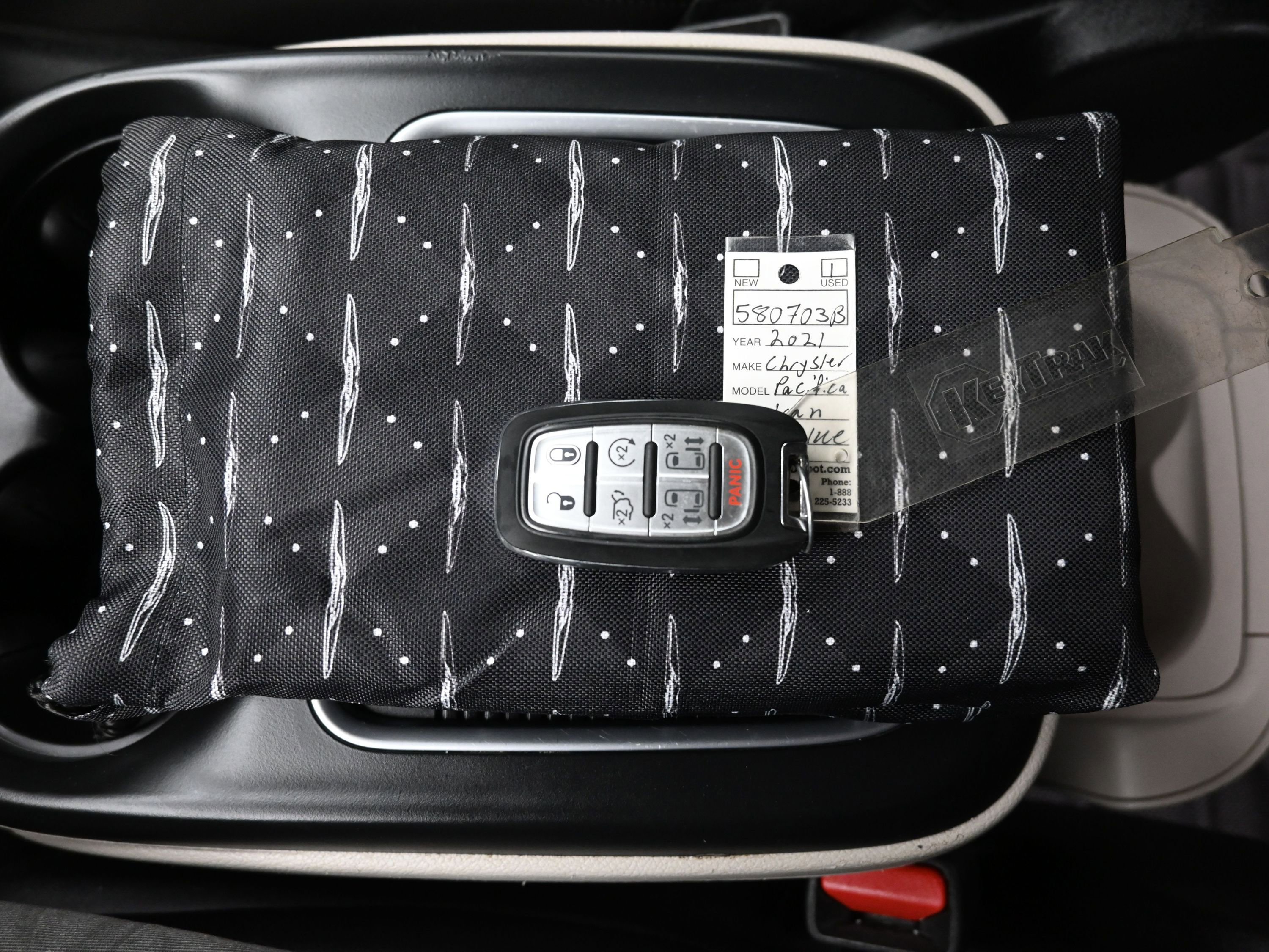 Used 2021 Chrysler Pacifica Touring-L image 19