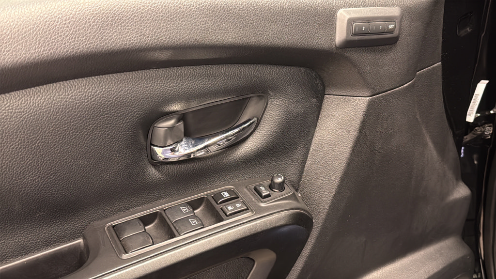 Used 2023 Nissan Titan PRO-4X w/ Pro-4x Convenience Package AWD/4WD image 21