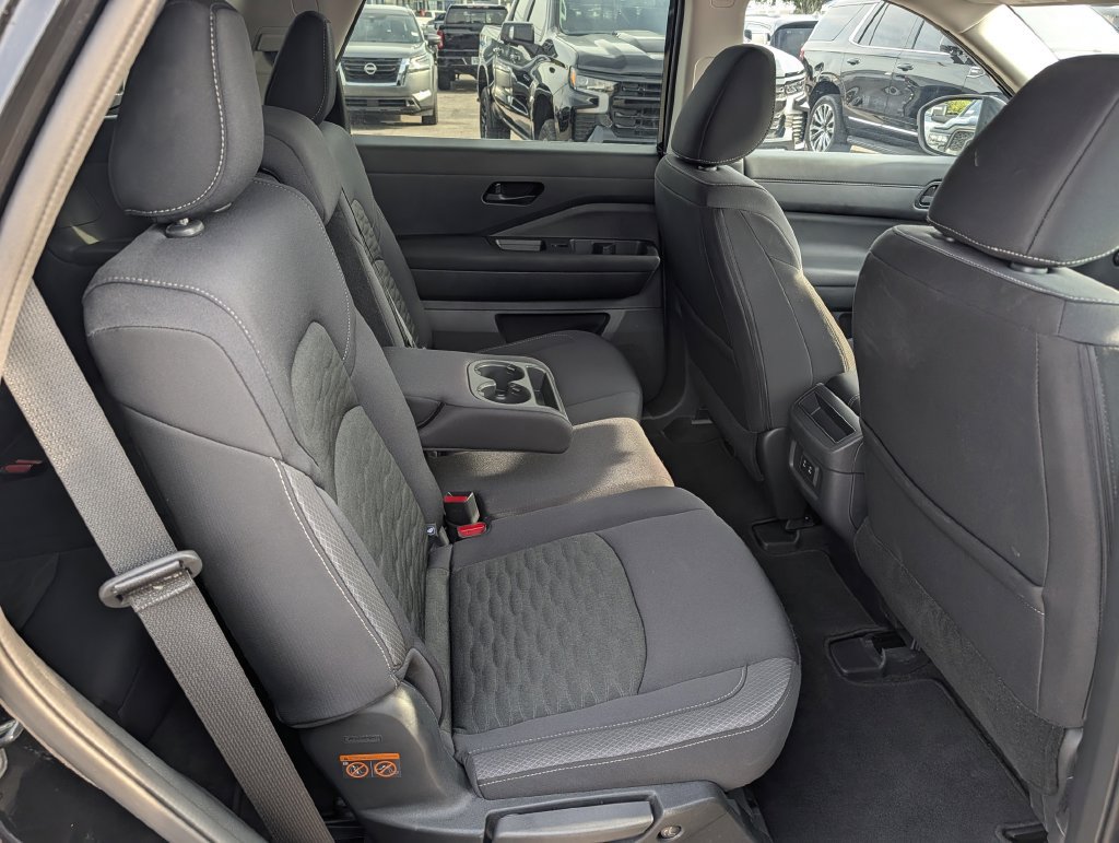 Used 2026 Nissan Pathfinder SV FWD image 30