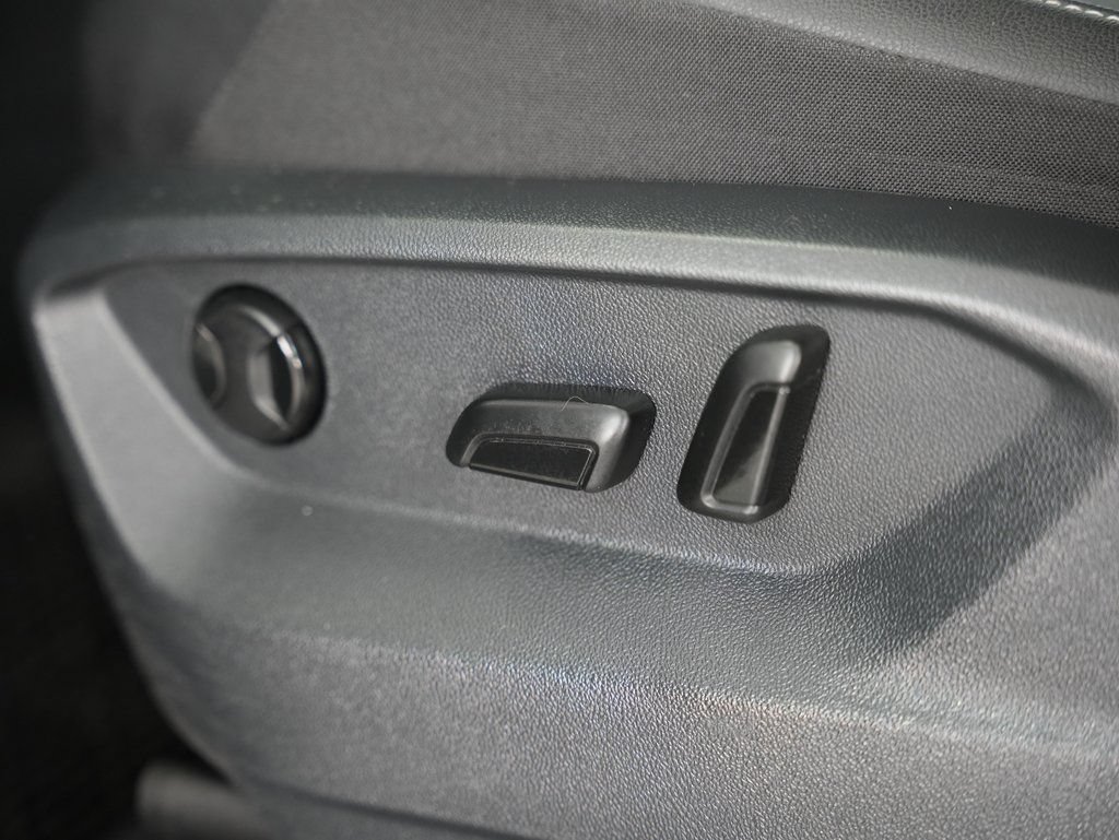 Used 2021 Volkswagen Tiguan SE w/ Panoramic Sunroof Package AWD/4WD image 49