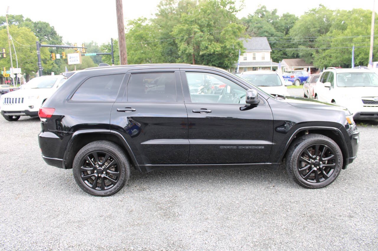 Used 2018 Jeep Grand Cherokee Altitude AWD/4WD image 6
