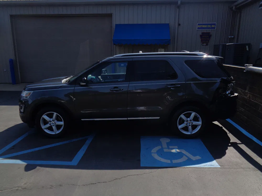 Used 2016 Ford Explorer XLT w/ Equipment Group 201A AWD/4WD image 4