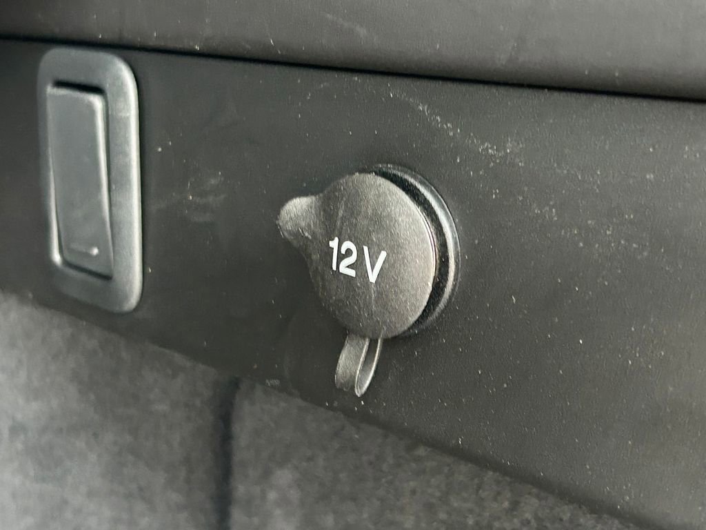 Used 2025 Land Rover Range Rover Velar Dynamic SE image 16