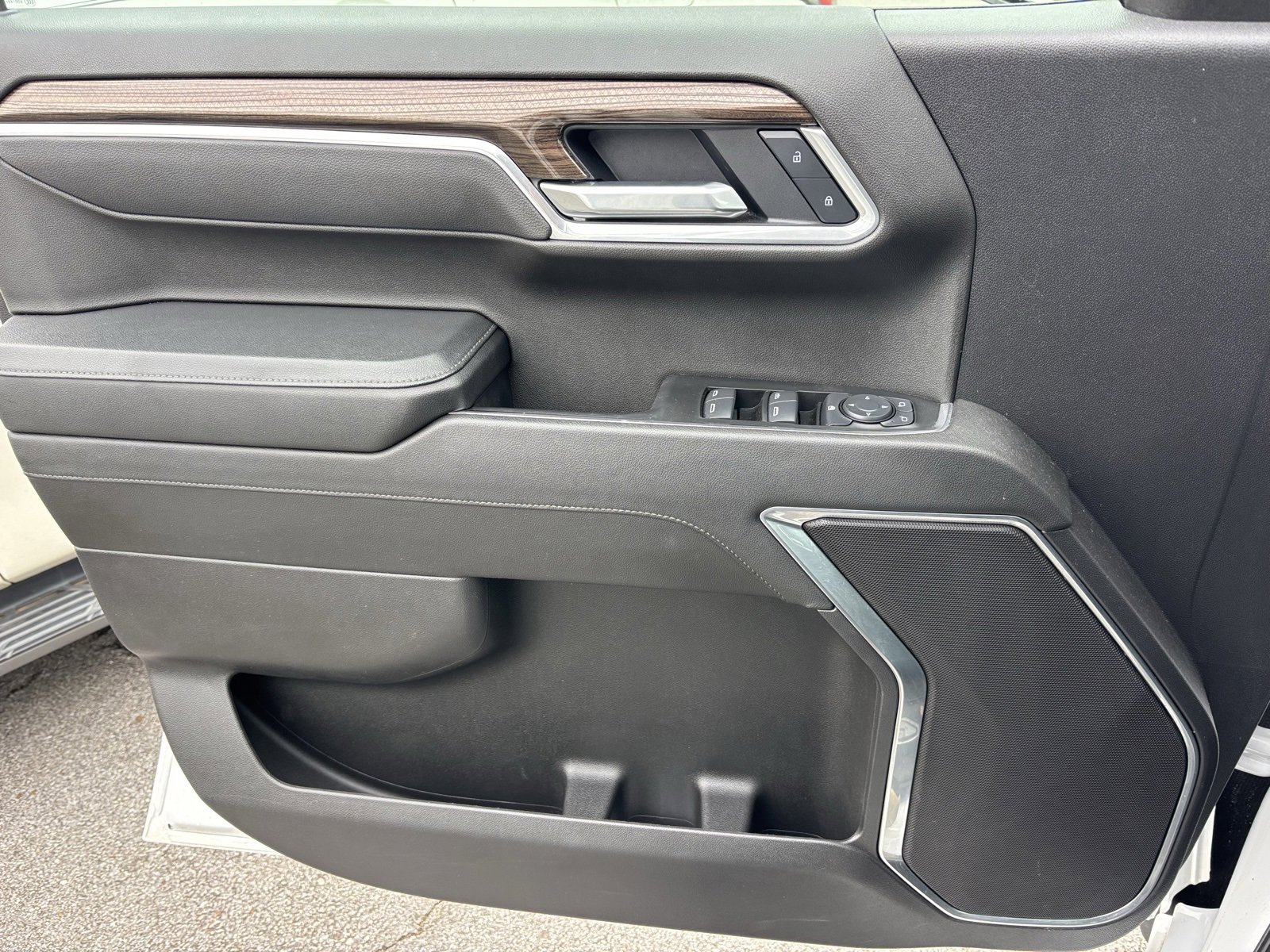 Used 2025 Chevrolet Silverado 1500 LT image 17