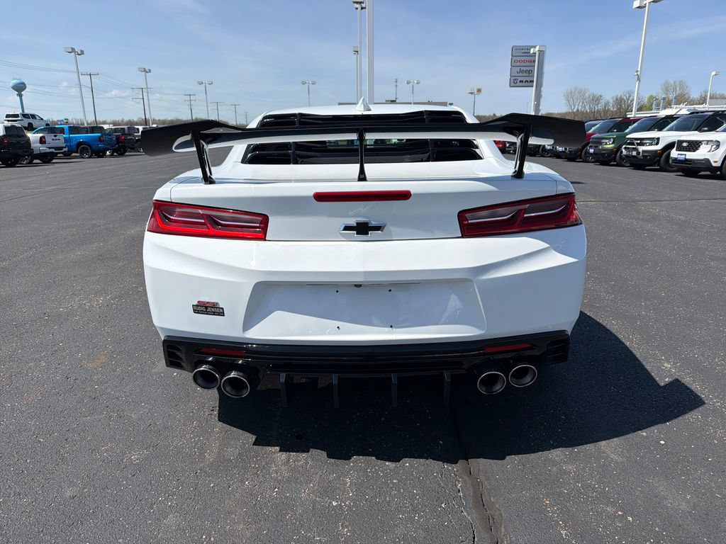 Used 2018 Chevrolet Camaro SS RWD image 4