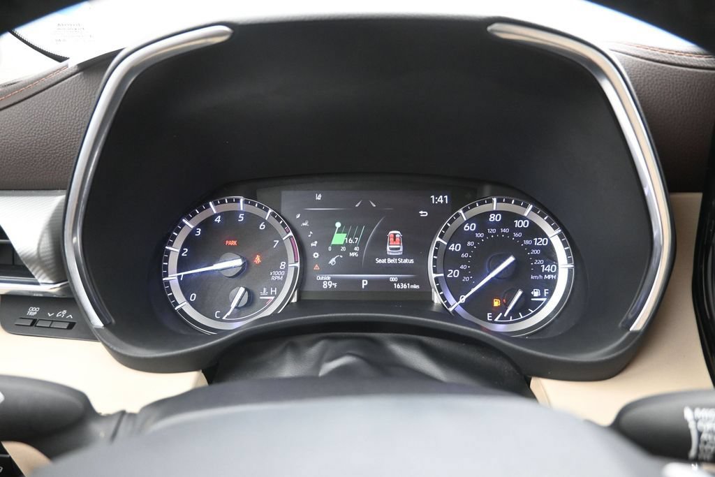 Used 2022 Toyota Highlander Platinum FWD image 14