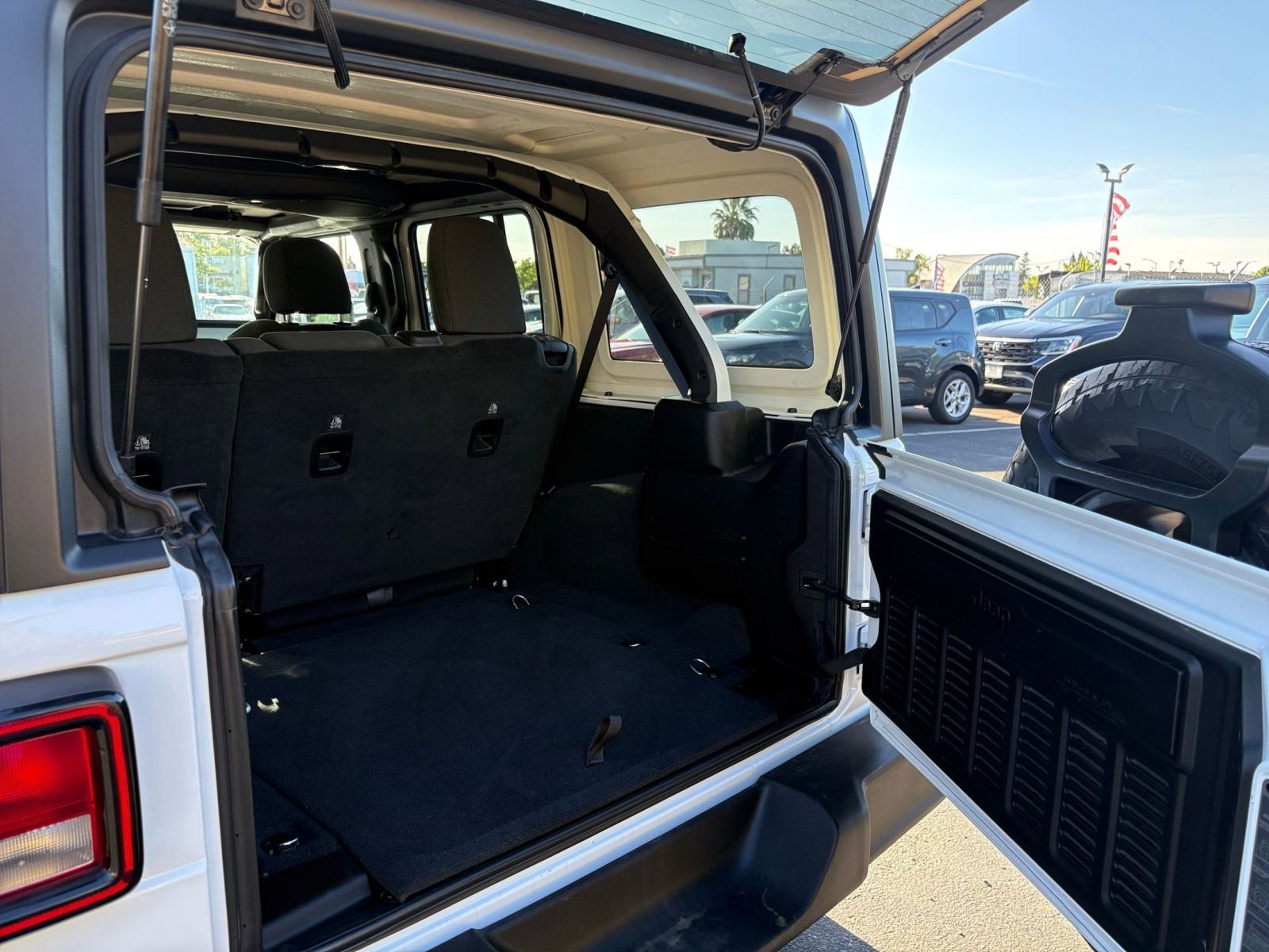 Used 2025 Jeep Wrangler Sport S image 30