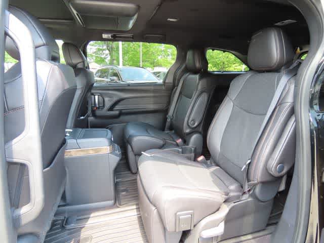 Used 2025 Toyota Sienna Platinum AWD/4WD image 15