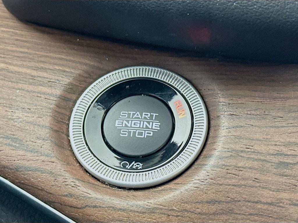 Used 2022 Jeep Grand Cherokee Summit w/ Luxury Tech Group V image 19