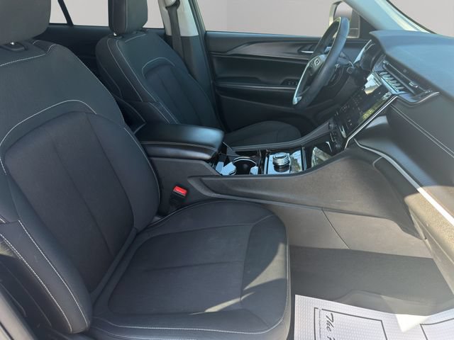 Used 2023 Jeep Grand Cherokee Laredo AWD/4WD image 19