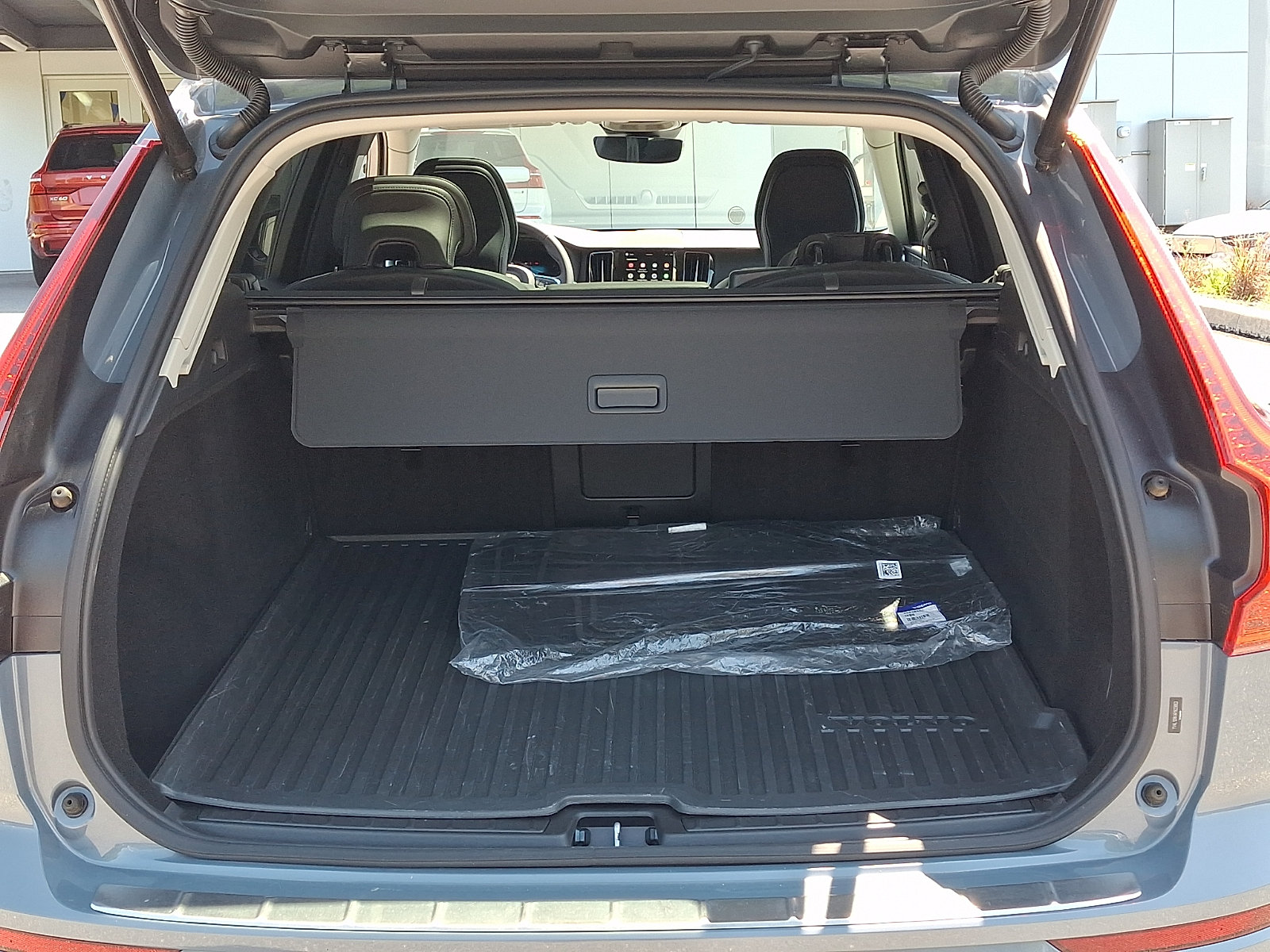 Certified 2024 Volvo XC60 B5 Core w/ Protection Package Premier AWD/4WD image 29