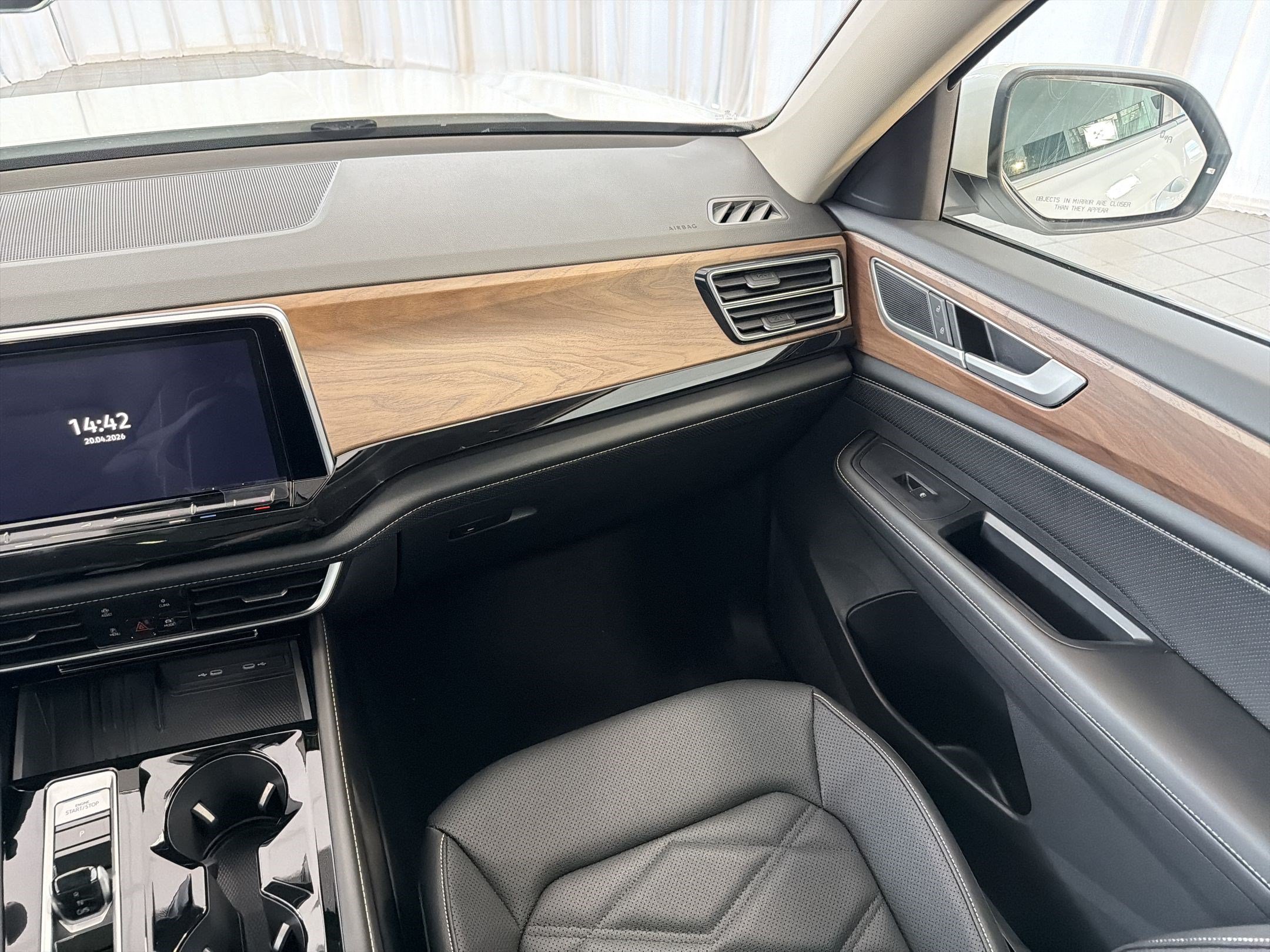 New 2026 Volkswagen Atlas SE FWD image 28