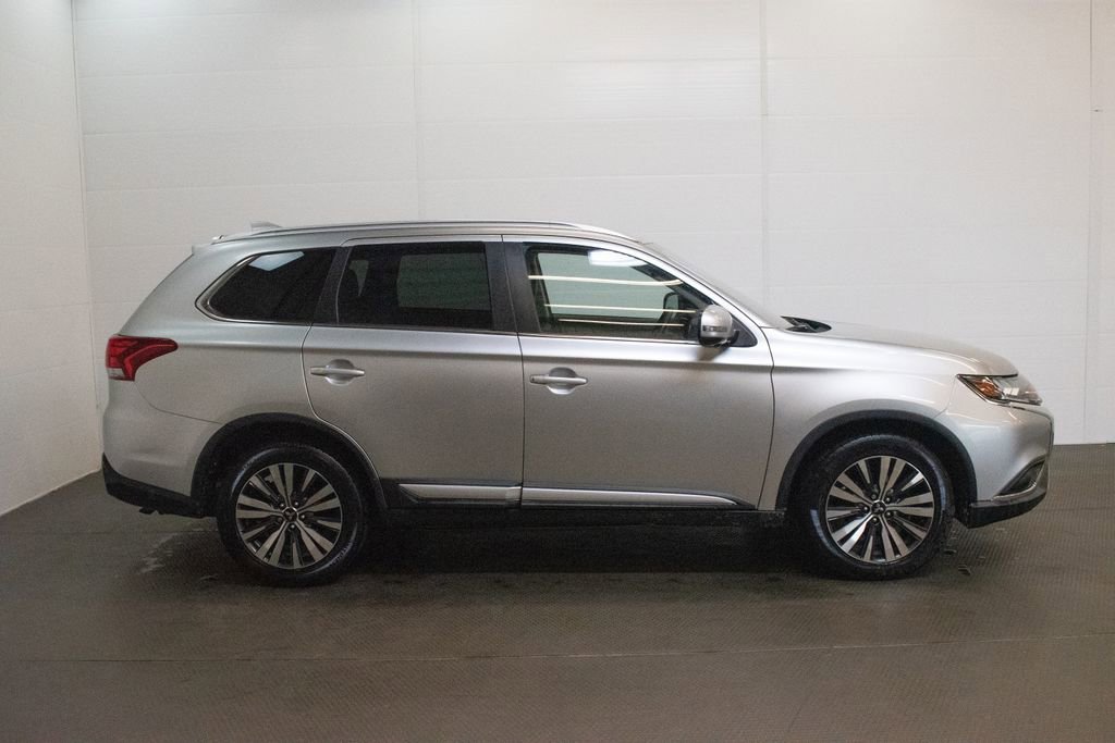 Used 2019 Mitsubishi Outlander AWD image 3
