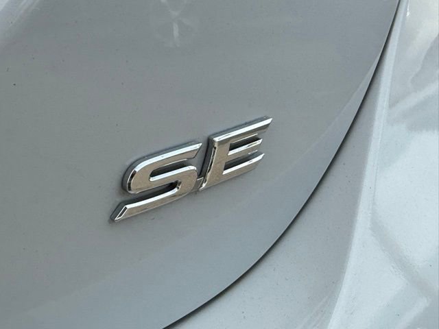 Used 2023 Toyota Camry SE FWD image 6