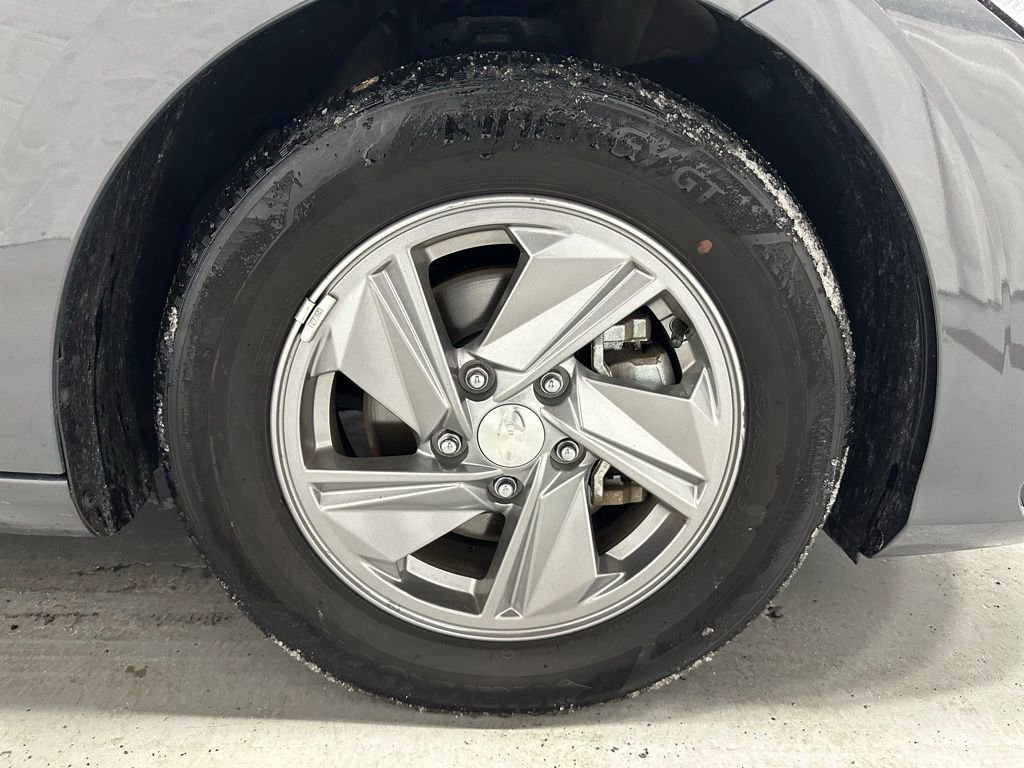 Used 2025 Hyundai Elantra SE image 56