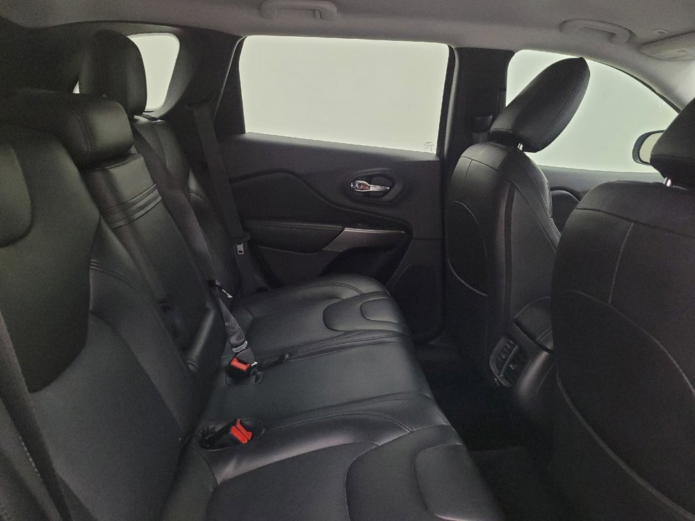 Used 2019 Jeep Cherokee Latitude w/ Popular Appearance Group image 19