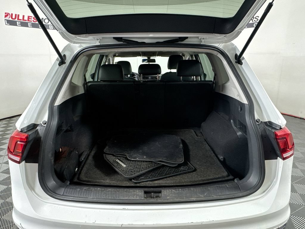 Used 2018 Volkswagen Tiguan SE AWD/4WD image 25