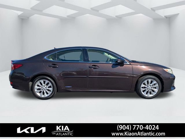 Used 2013 Lexus ES 300h w/ Luxury Pkg image 2