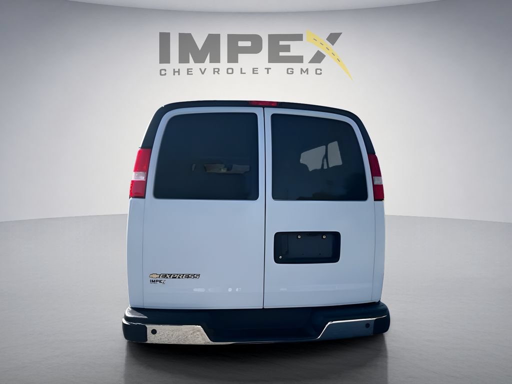 Used 2025 Chevrolet Express 3500 LT w/ LT Preferred Equipment Group RWD image 4
