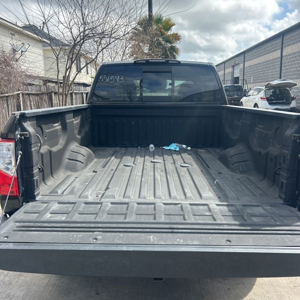 Used 2017 Nissan Titan SV image 11