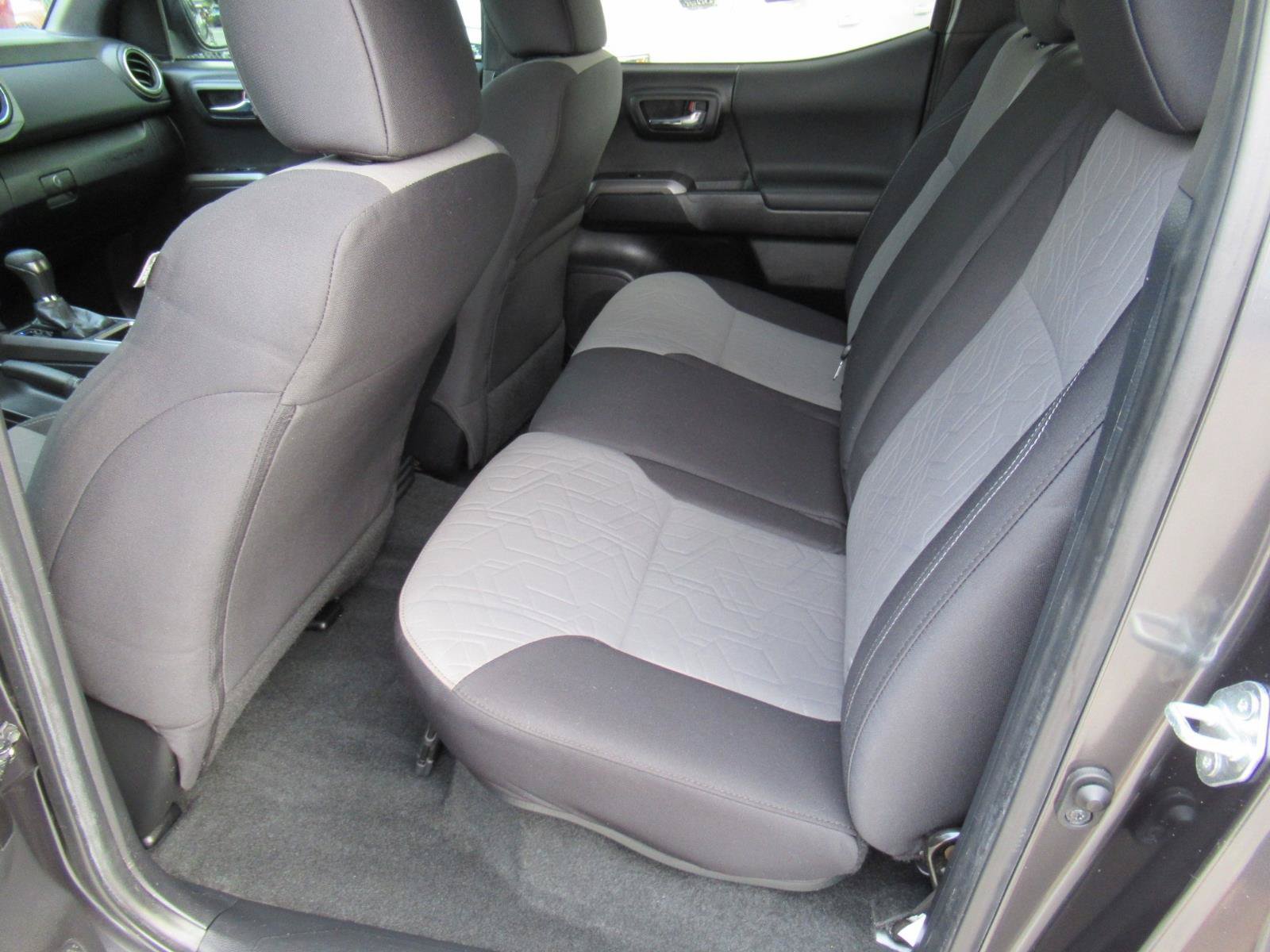 Used 2022 Toyota Tacoma TRD Sport w/ Technology Package RWD image 31