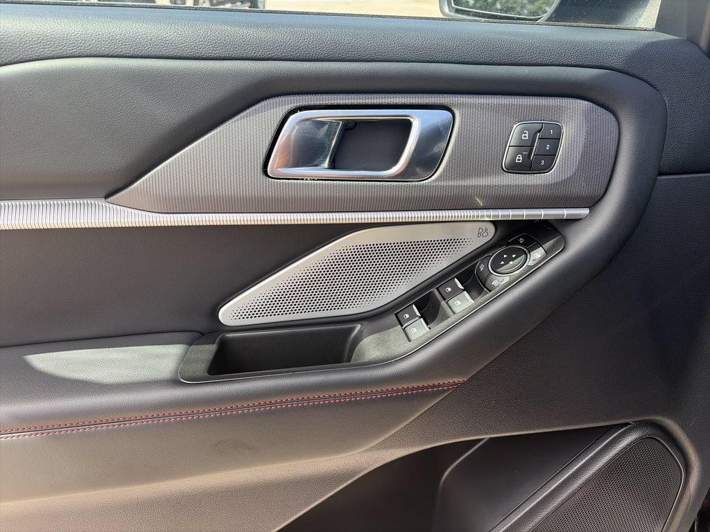 Used 2025 Ford Explorer ST RWD image 17