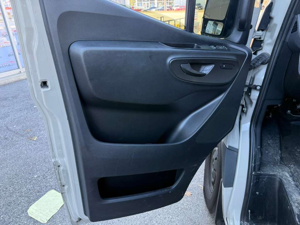 Used 2023 Mercedes-Benz Sprinter 2500 image 23