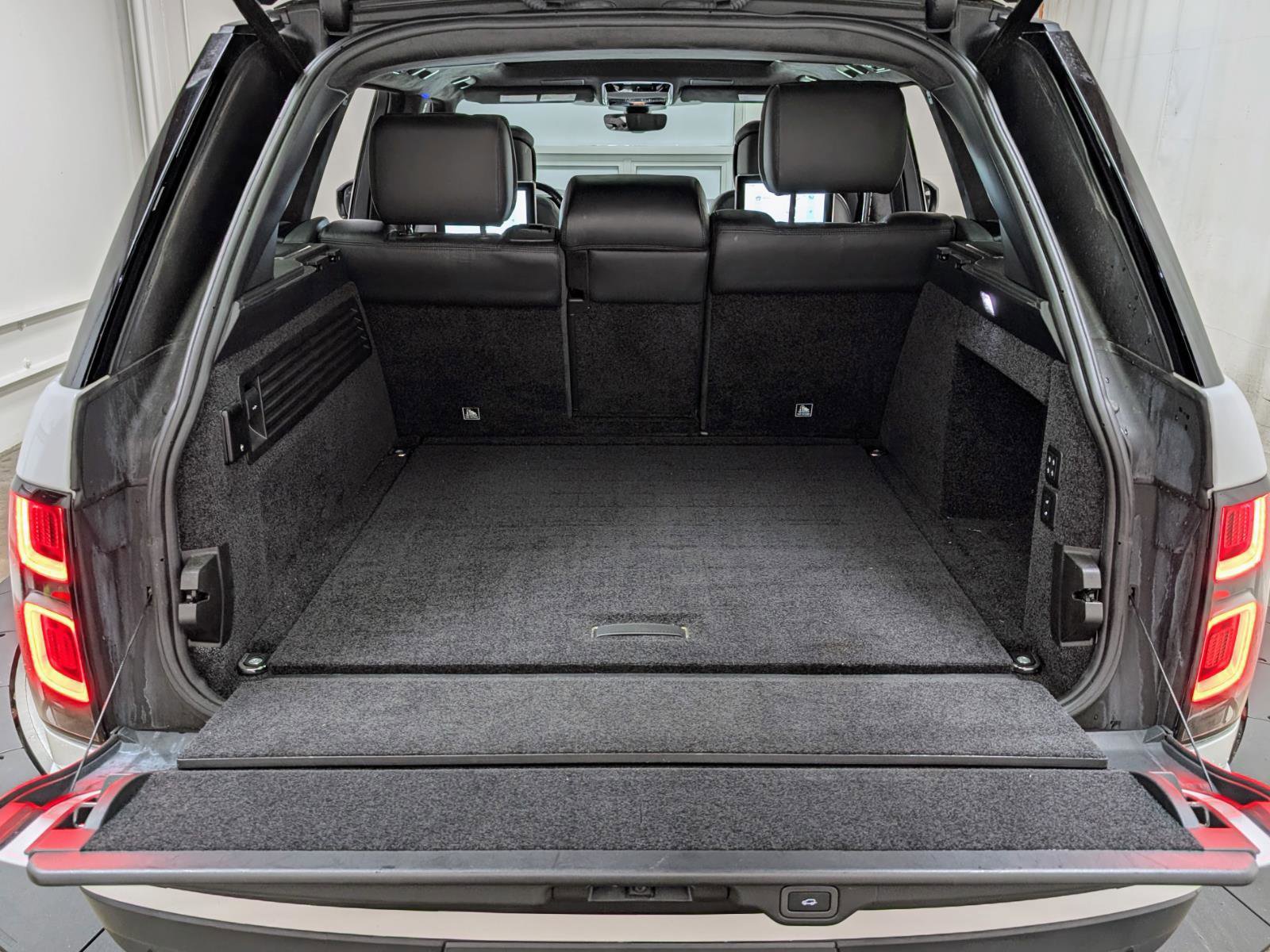 Used 2019 Land Rover Range Rover Autobiography image 24