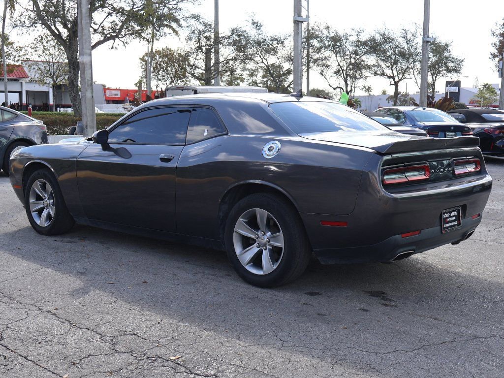 Used 2019 Dodge Challenger SXT RWD image 6
