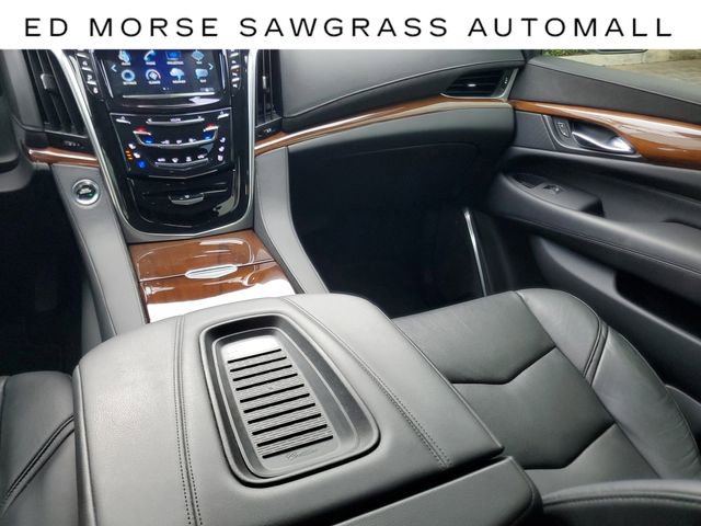 Used 2020 Cadillac Escalade Luxury image 16