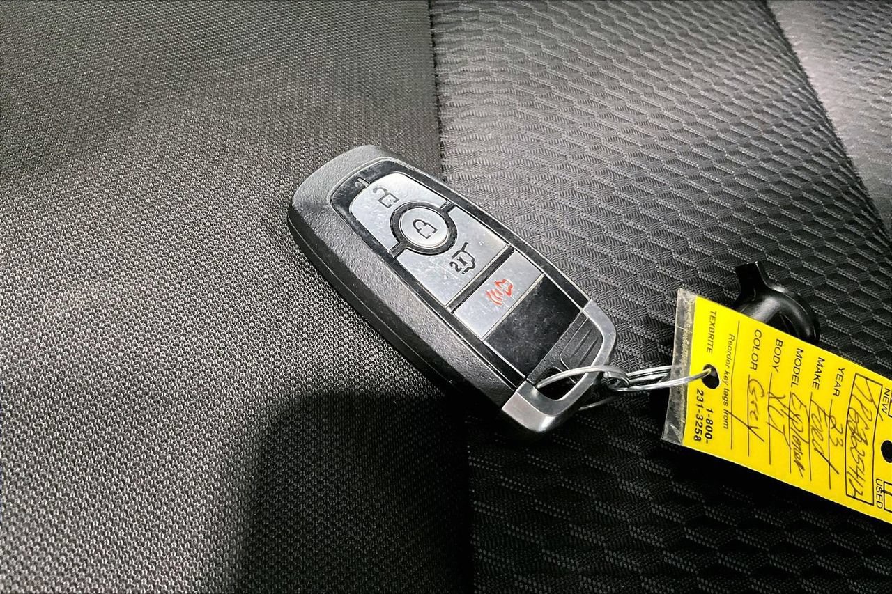 Certified 2023 Ford Explorer XLT RWD image 11