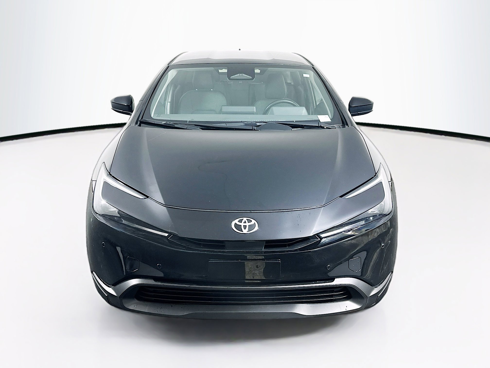 Used 2024 Toyota Prius LE image 2