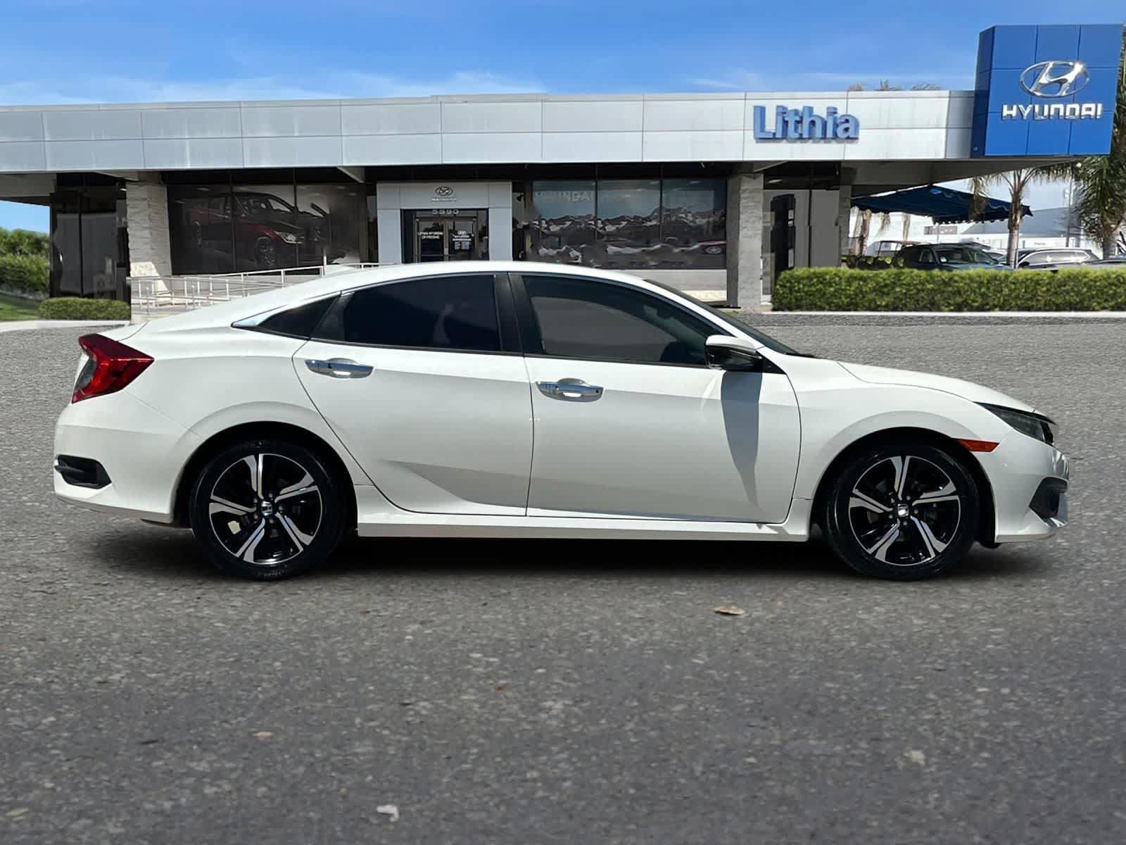 Used 2017 Honda Civic Touring image 9