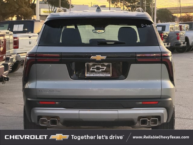 Used 2026 Chevrolet Traverse LT w/ Driver Confidence Package FWD image 5