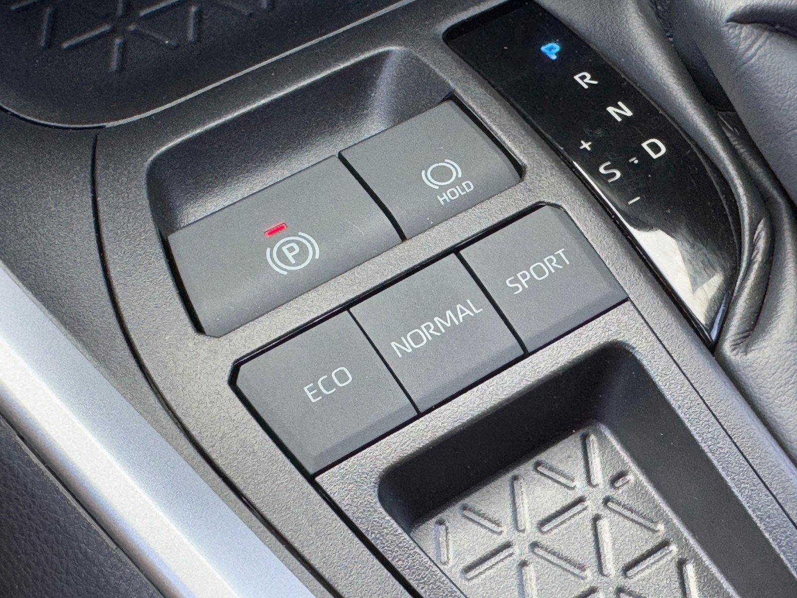 Used 2024 Toyota RAV4 XLE image 28