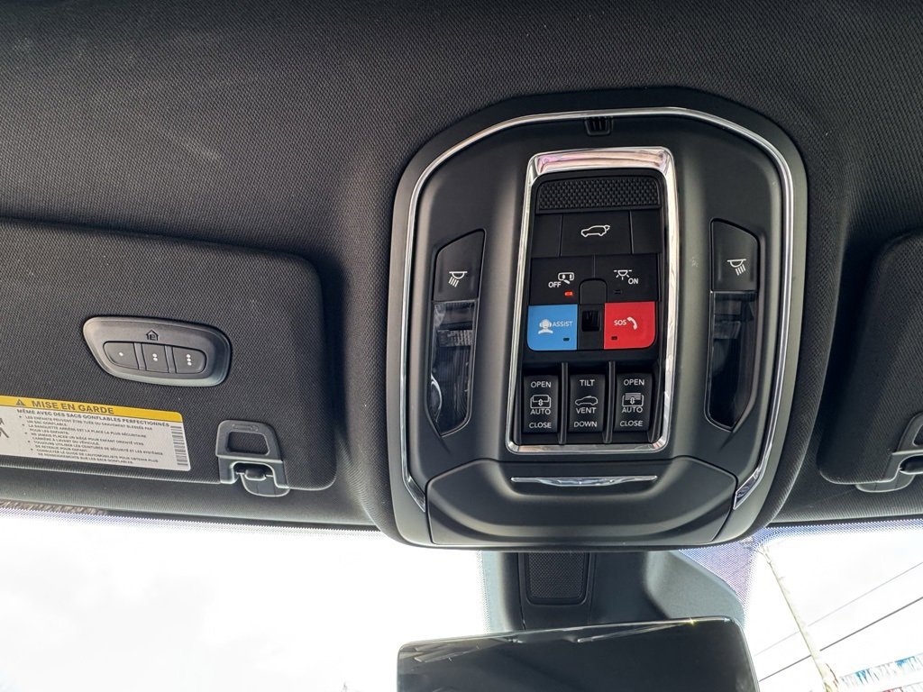 Used 2024 Jeep Grand Cherokee Limited w/ Luxury Tech Group II image 30