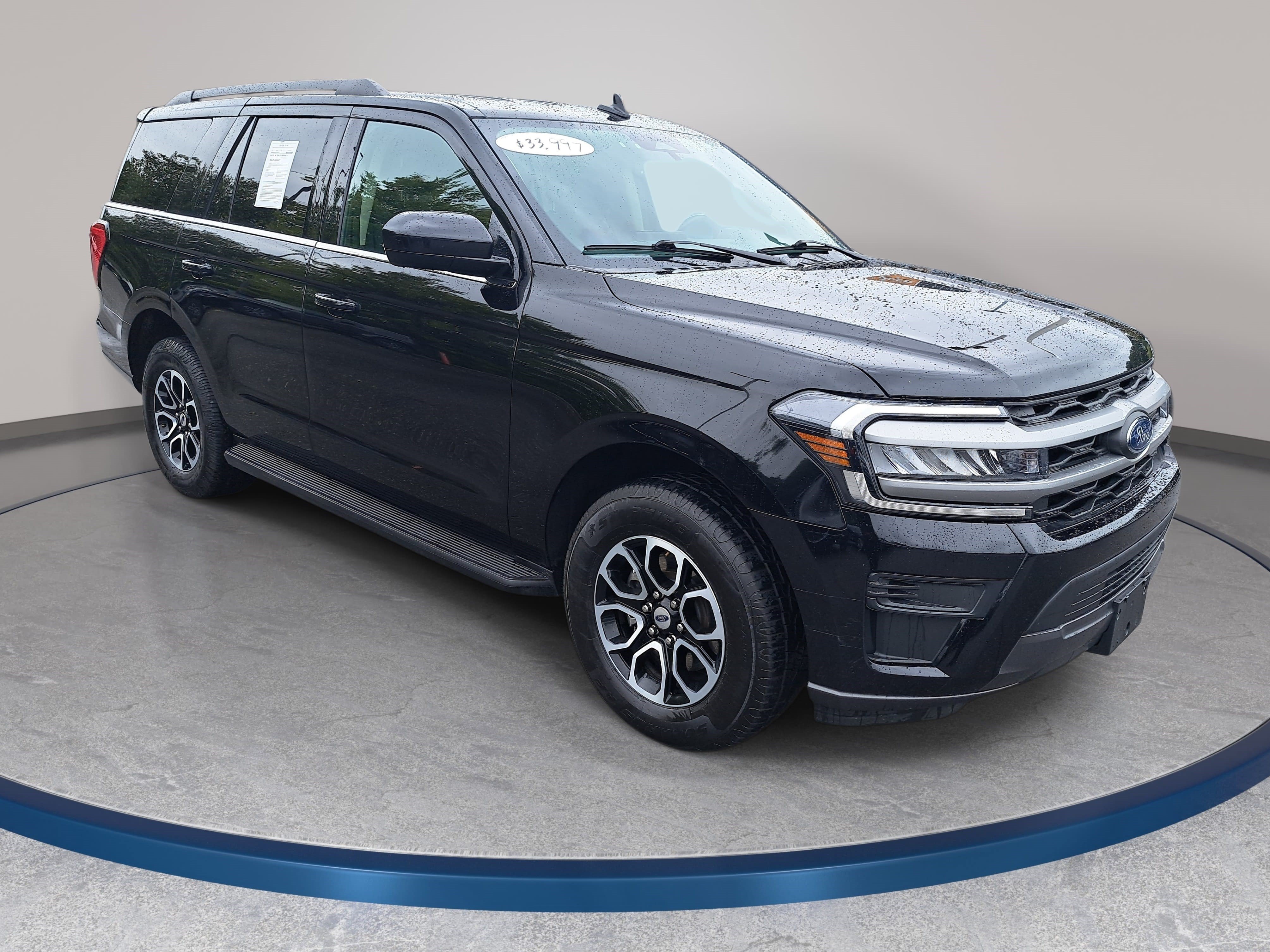 Used 2024 Ford Expedition XLT AWD/4WD image 3