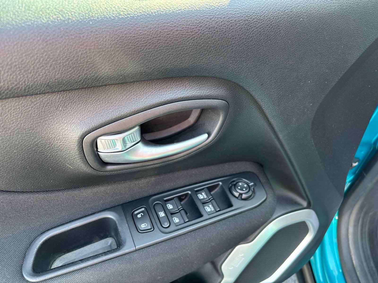 Used 2019 Jeep Renegade Latitude image 12