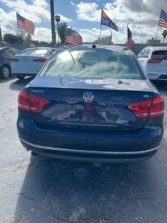 Used 2012 Volkswagen Passat 2.5 SEL Premium image 4