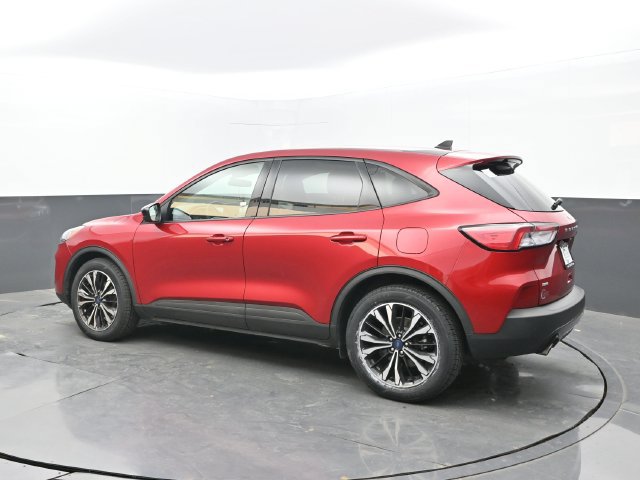 Used 2022 Ford Escape SE w/ SE Sport Appearance Package FWD image 3
