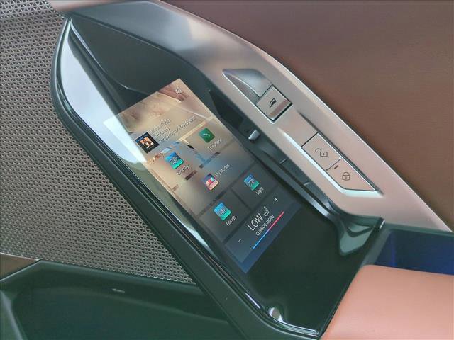 Used 2025 BMW 750e xDrive AWD/4WD image 29