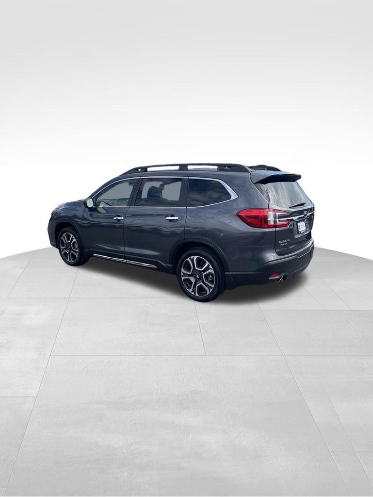 Used 2025 Subaru Ascent Touring AWD/4WD image 4
