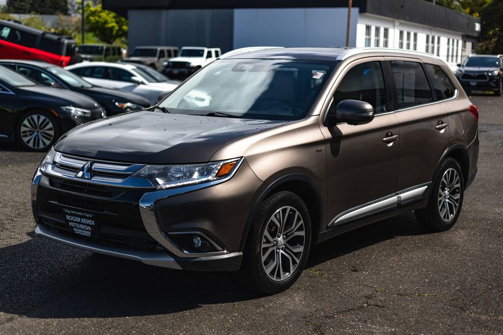 Used 2017 Mitsubishi Outlander GT AWD/4WD image 5