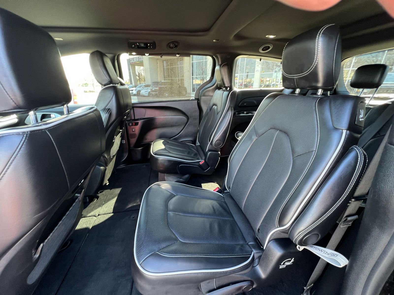 Used 2025 Chrysler Pacifica Limited image 28