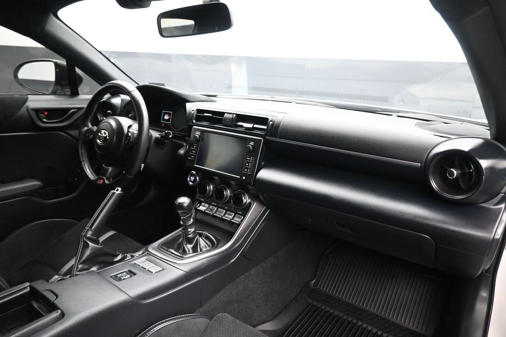Used 2025 Toyota GR86 Premium w/ Performance Package RWD image 37