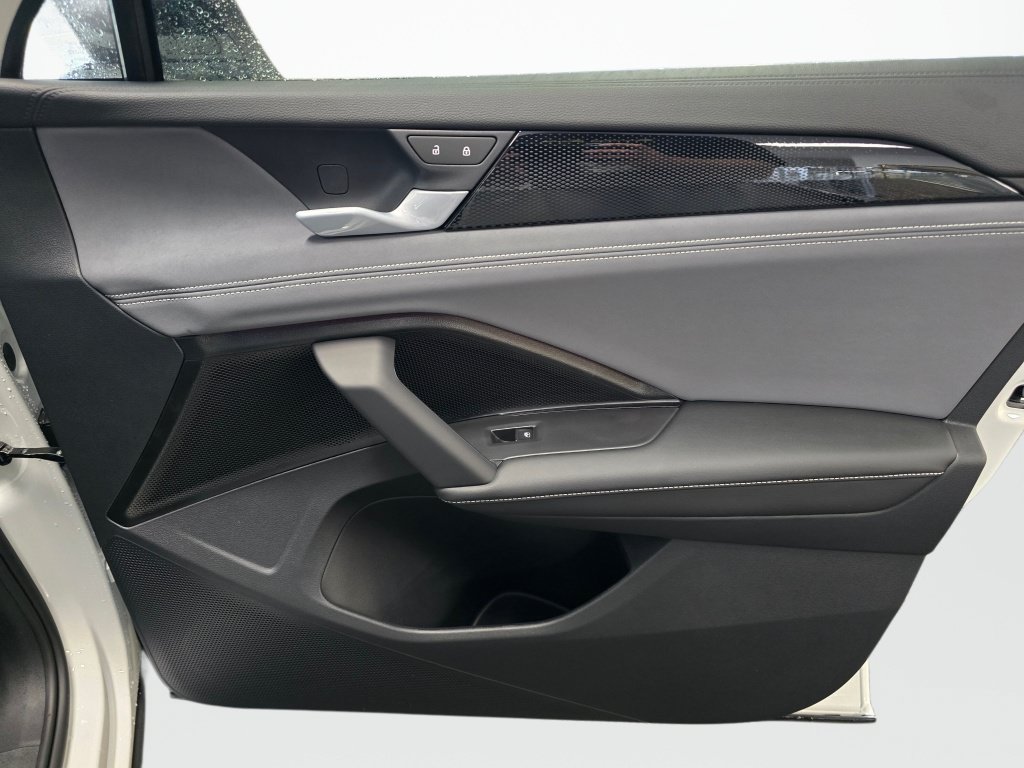 New 2026 Volkswagen Tiguan SE R-Line AWD/4WD image 41
