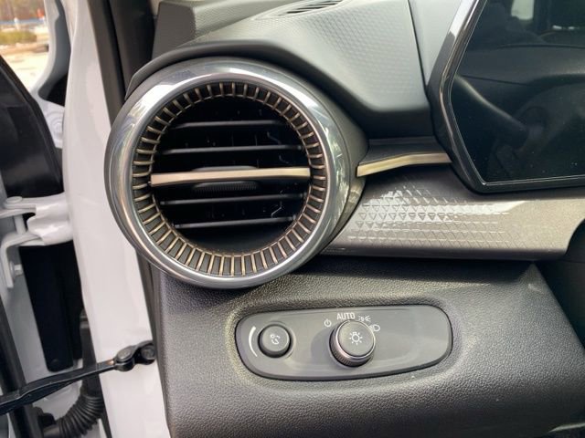 Used 2025 Chevrolet Trax ACTIV w/ Driver Confidence Package image 28