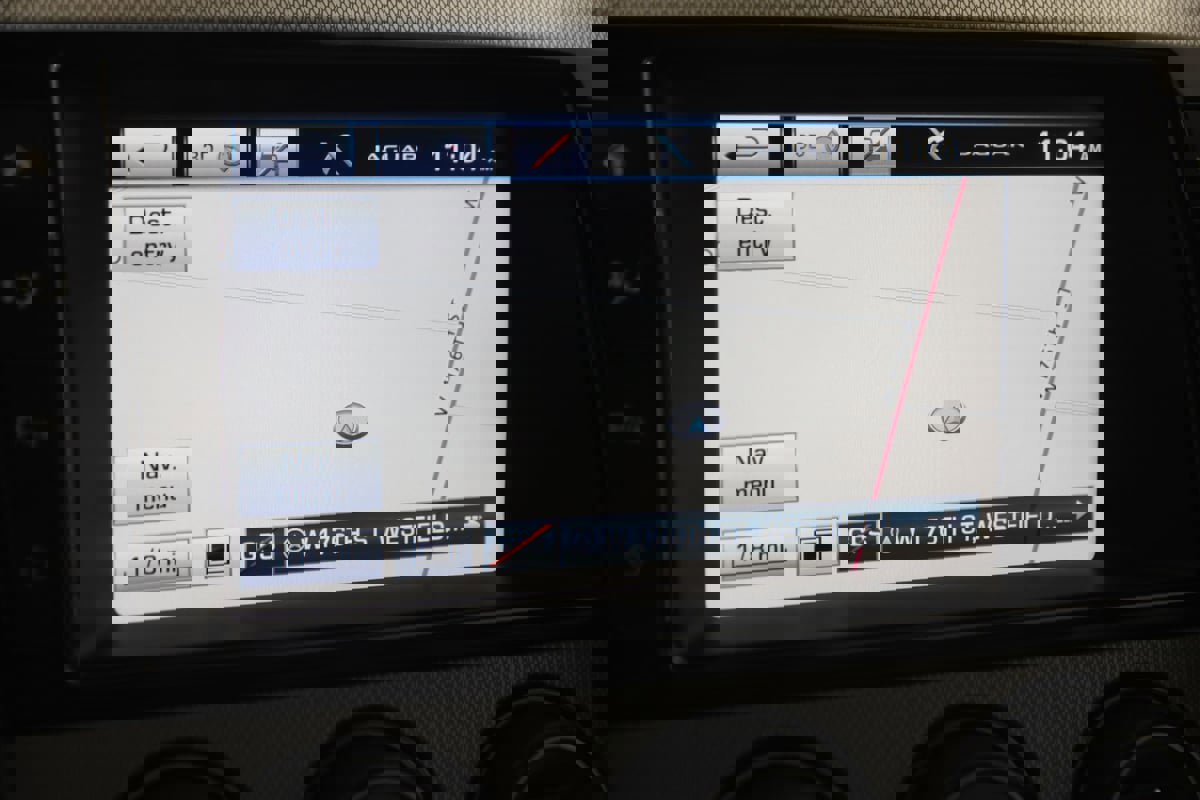 Used 2016 Jaguar F-TYPE Coupe image 8