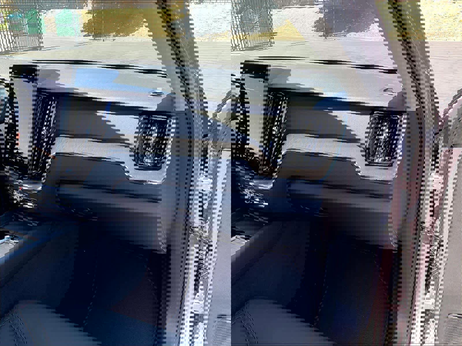 New 2026 Volvo XC60 B5 Core image 28